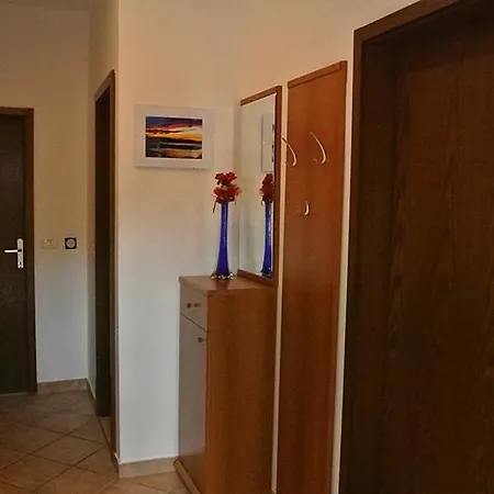 Apartmaji Nika * 伊佐拉