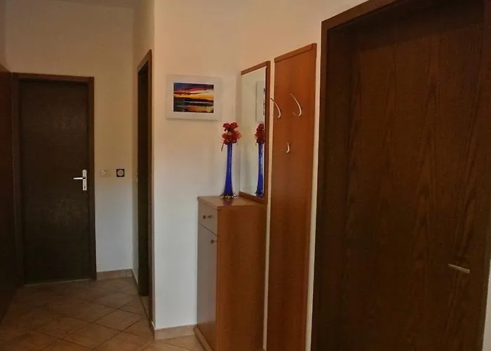 Apartmaji Nika * 이졸라